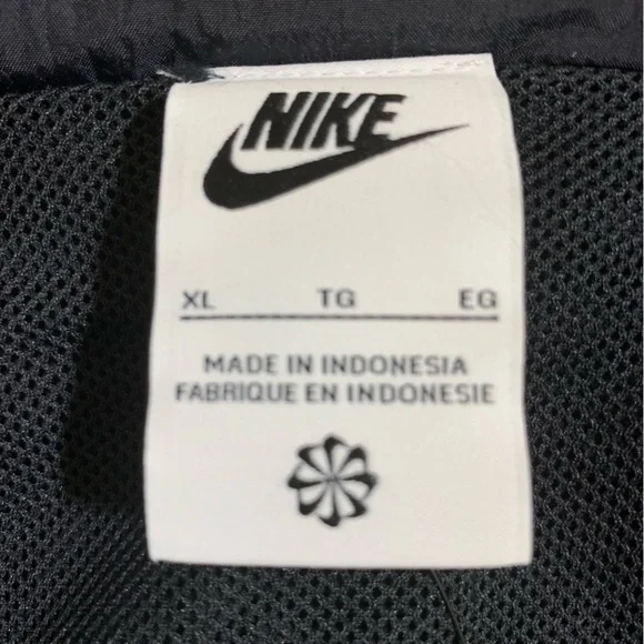 Nike Women’s Sportswear Essential Woven Jacket-Size XL New - Picture 6 of 8